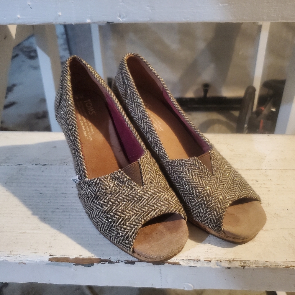 Toms Wedges Size 6 Textured Pattern - image 1